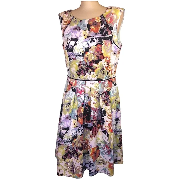 Tahari Floral fully lined lightweight pleated swing dress - Picture 2 of 10